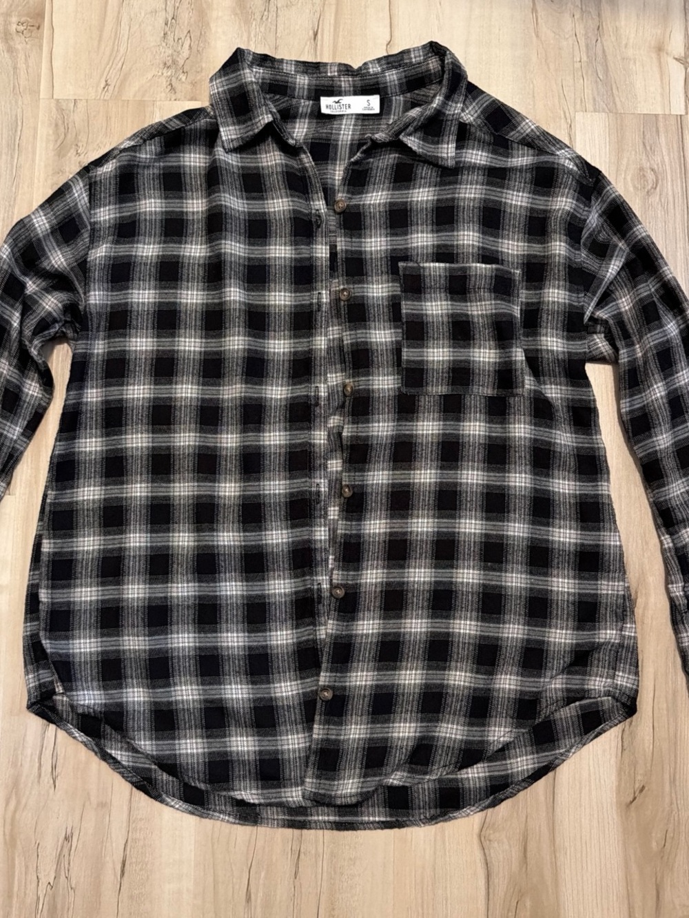 Hollister Black & Gray Plaid Long-Sleeve Button-Down Shirt